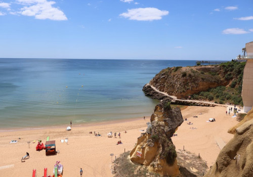 Praia da Rocha: strand, kliffen en boulevard van Portimão in één gids