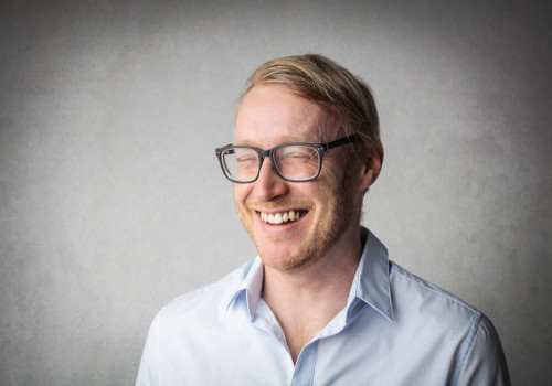 Waarom lachen aanstekelijk werkt en hoe het ons verbindt